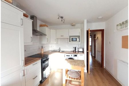 2 bed flat for rent in Goldenacre - Photo 3