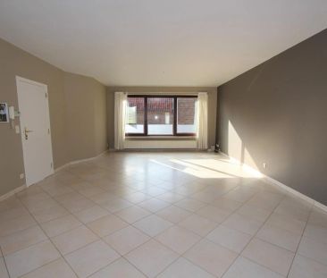 MOOI GELIJKVLOERS APPARTEMENT MET GROOT TERRAS + GARAGE - Photo 4