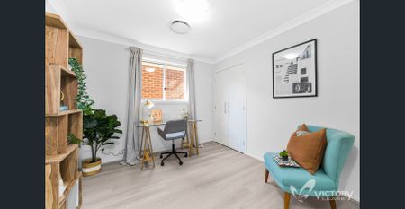 Exquisite 5 Bedroom Family Home in Box Hill For Rent - Photo 5