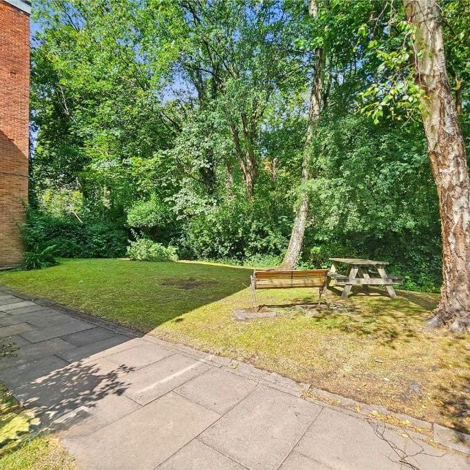 1 Bed Flat, Moseley, B13 - Photo 1