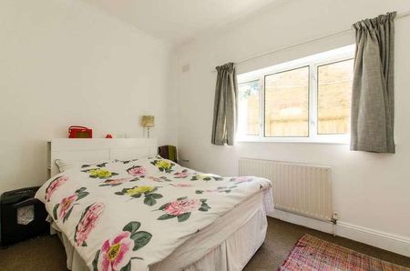 Drakefield Road, Heaver Estate, SW17 - Photo 2