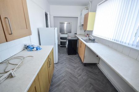 3 bedroom flat to rent - Photo 2