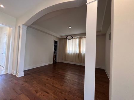 For Lease - 51 Bridgepointe Court, Aurora, Ontario - Photo 2