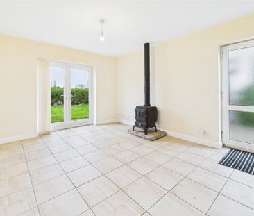 3 bedroom detached bungalow to rent - Photo 1