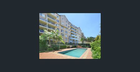 Top Floor Apartment, Your Cozy Retreat Close to Everything! - Photo 2