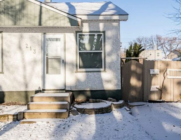 Oakview Avenue, Winnipeg, MB, R2K 0S1 - Photo 1