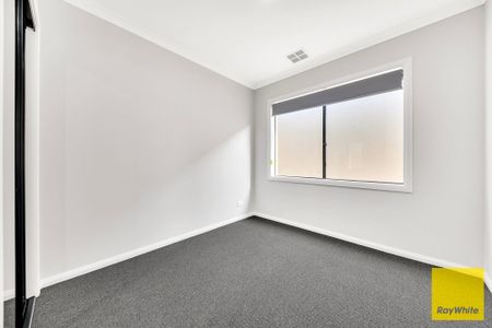 Stunning Brand-New Home in Tarneit! - Photo 3