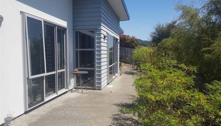 SPACIOUS ROOM WITH ENSUITE - Photo 2