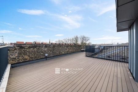 A penthouse apartment with panoramic views located in Bayswater - Photo 4