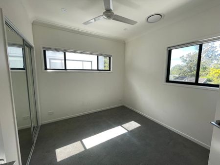 A stylish home in the perfect location is ready for you to move in! - Photo 3