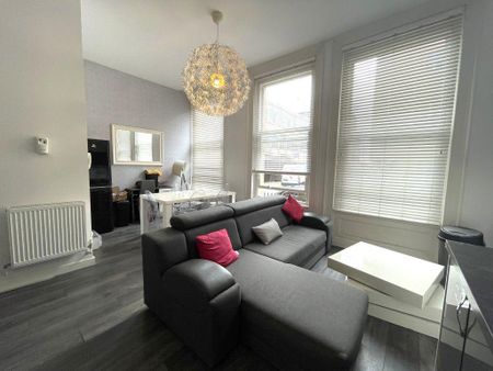 1 bedroom in a house share to rent - Photo 4