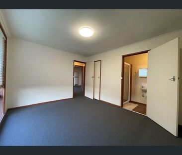1/16 Hampton Road, Essendon West, Vic 3040 - Photo 1
