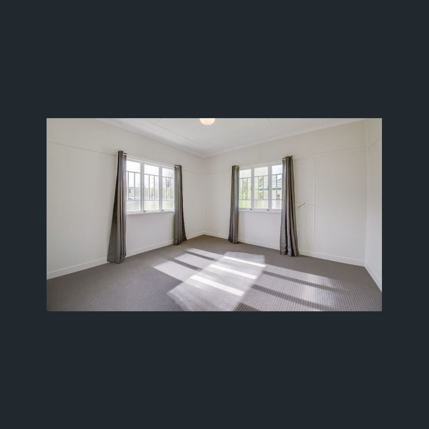 Neat and Tidy Home in Booval! - Photo 1