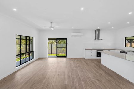 Modern 4-bedroom family home – Clifton Beach - Photo 3