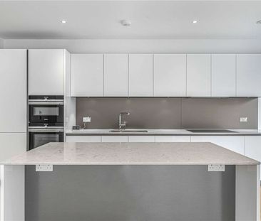 A luxury three bedroom apartment with riverside views. - Photo 3