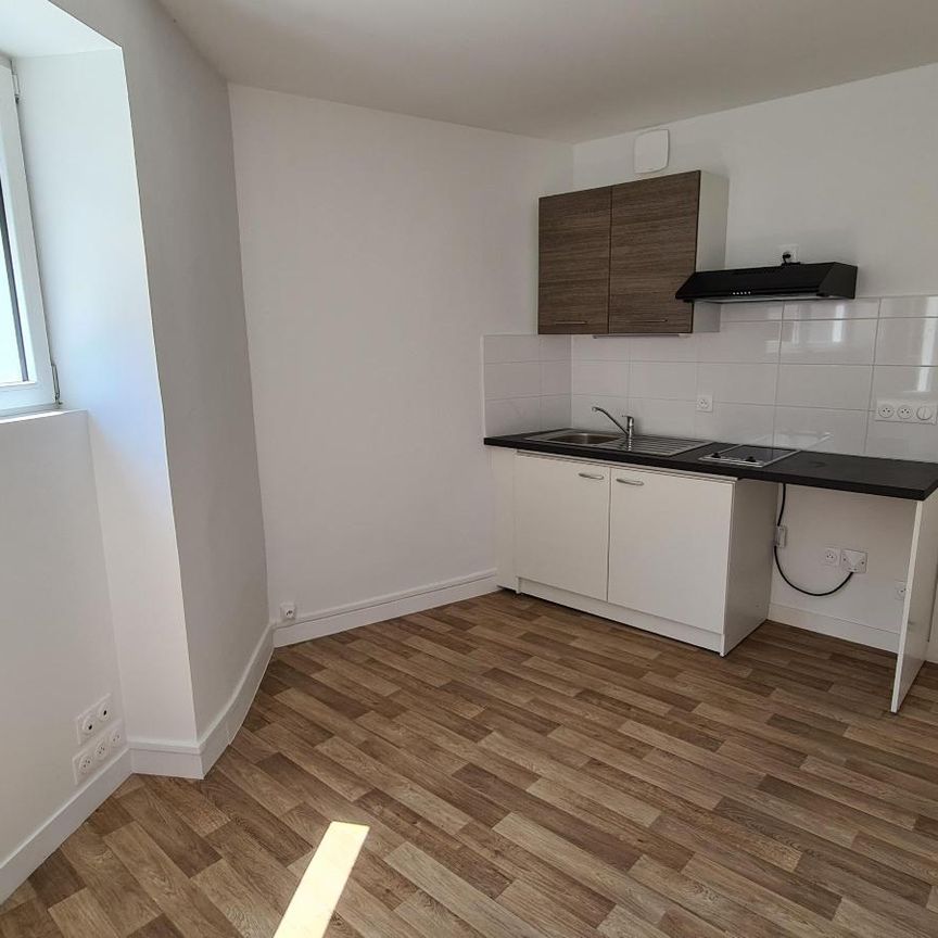 Location Appartement 1 pièce 16m² LUSIGNAN 86600 - Photo 2