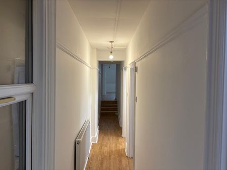 2 Bed Flat, Tooting High Street, SW17 - Photo 4