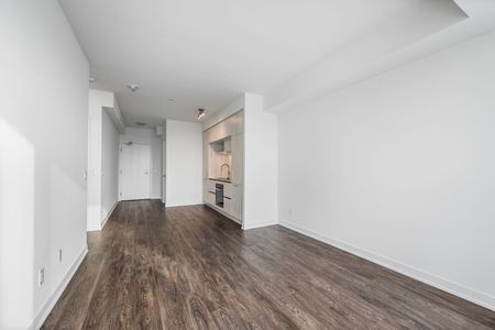 For Lease - 2 David Eyer Road Unit# 1033, Richmond Hill, Ontario - Photo 4