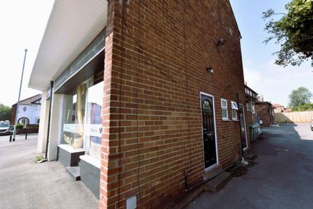 2 bedroom Flat in Eden Drive, Leeds - Photo 3