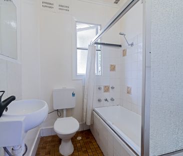 8 Cullins Road, Punchbowl NSW 2196 - House For Rent | Domain - Photo 4