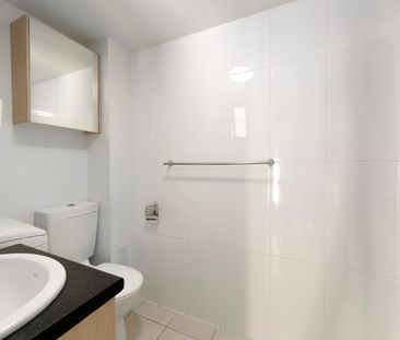 Self Contained & Fully Furnished! - Photo 3
