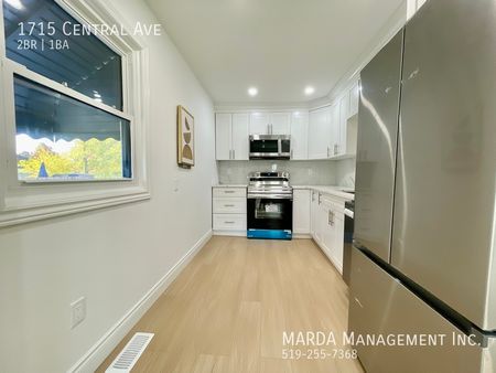 NEWLY RENOVATED 2BEDROOM+DEN/1BATH HOUSE ON CENTRAL AVE + UTILITIES - Photo 2