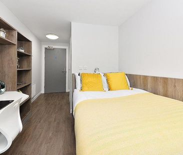 1 bedroom in a flat share to rent - Photo 2