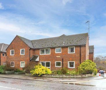 2 bedroom Flat To Let - Photo 1