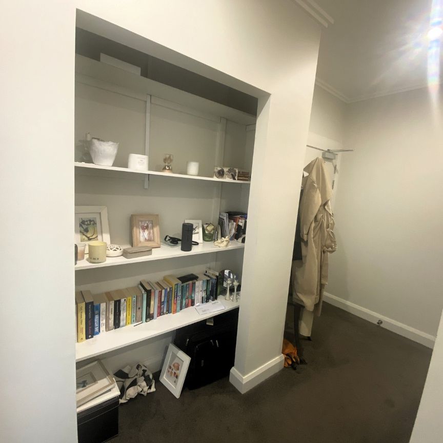 Gem on Oriental! - Photo 1