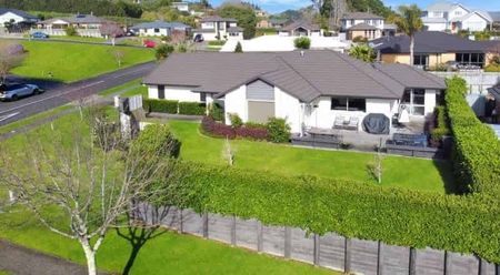 Immaculate Ohauiti Home - Photo 2