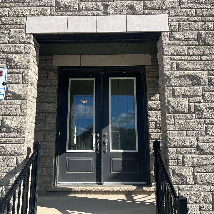 For Lease - 221 LESLIE RICHARD Street, Markham, Ontario - Photo 1