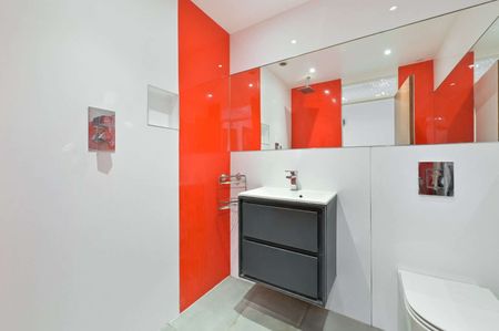 Modern two double bedroom house in a cul-de-sac location and with residents parking. Available 5th October on a flexible furnishings. - Photo 4