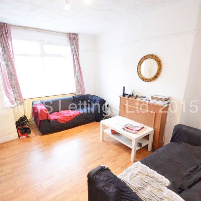 26 Park View Avenue, Leeds, LS4 2LH - Photo 1