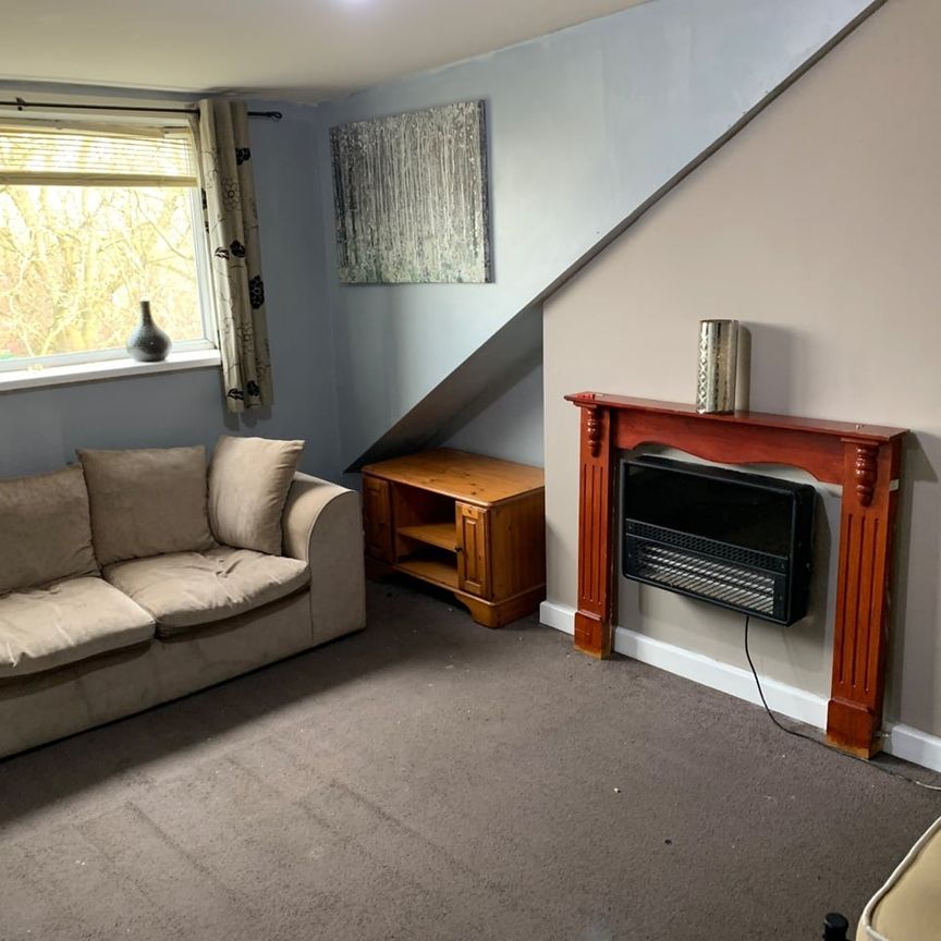 Studio Flat, Cambrian Terrace, LS11 - Photo 1
