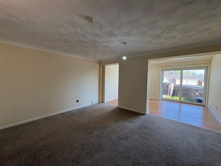 3 bedroom semi-detached house to rent - Photo 2