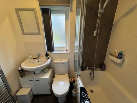 2 bedroom semi-detached house to rent - Photo 5