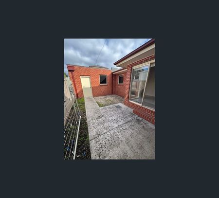 1/823 Barkly Street, Mount Pleasant, Vic 3350 - Photo 2