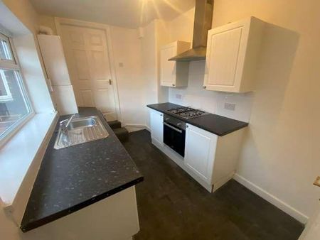 3 bedroom flat to rent - Photo 5