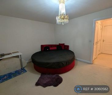 4 bedroom semi-detached house to rent - Photo 5