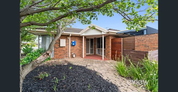 Spacious Family Home in Hoppers Crossing! - Photo 1