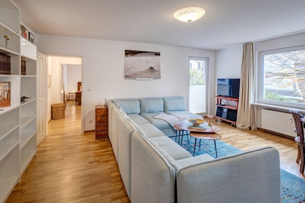 Charming apartment with large balcony and green view - Photo 1