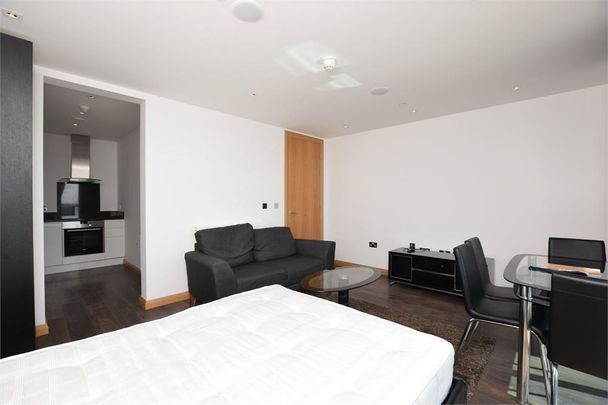 Studio to rent - Photo 1
