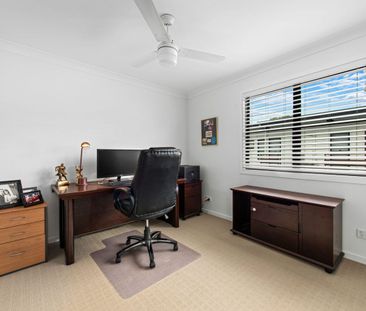 Immaculate Townhouse with Large Courtyard - Photo 4