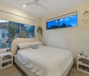 Spacious & Stylish Family Home in Parklakes - Photo 1