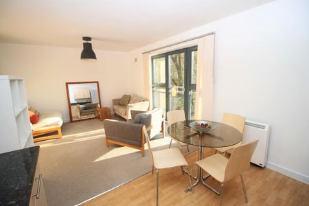 2 bedroom flat to rent - Photo 3