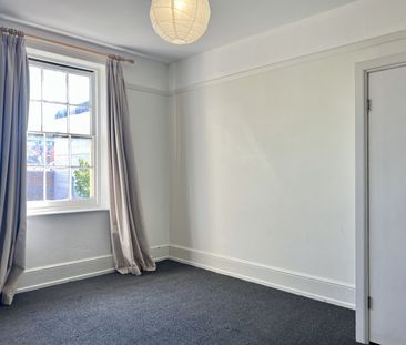 Updated and ready, right in the City Centre! - Photo 4