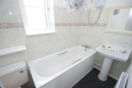 Watford Wd, Watford, WD18 - Photo 2