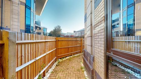 2 bedroom ground floor flat to rent - Photo 4