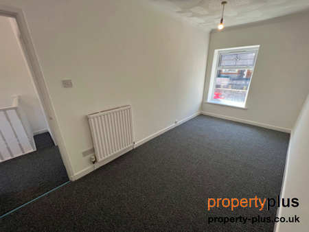 2 bedroom terraced house to rent - Photo 4