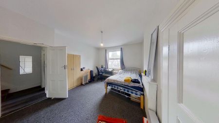 5 bedroom end of terrace house to rent - Photo 4